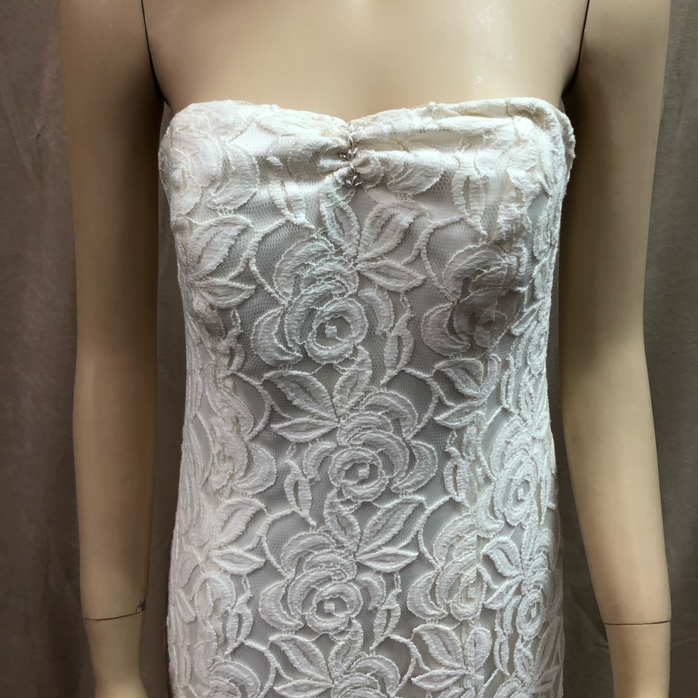 Strapless Floral Lace Gown - Picture 2 of 8